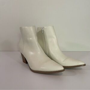 Spirit Ivory Snake Pointed Toe Ankle Booties Lulus x Matisse Size 8.5 White